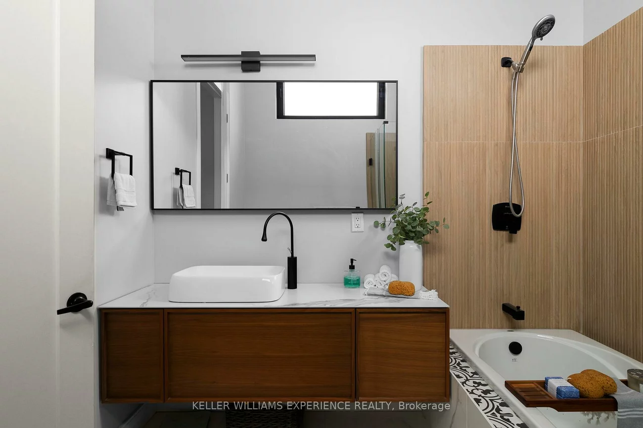 236, Cox Mill, Painswick North, Barrie