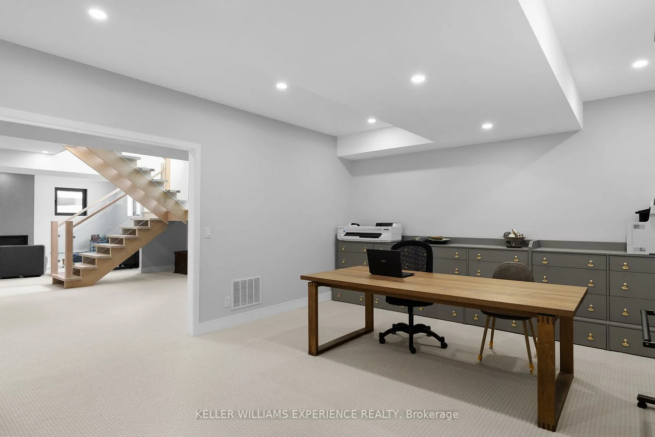 236, Cox Mill, Painswick North, Barrie