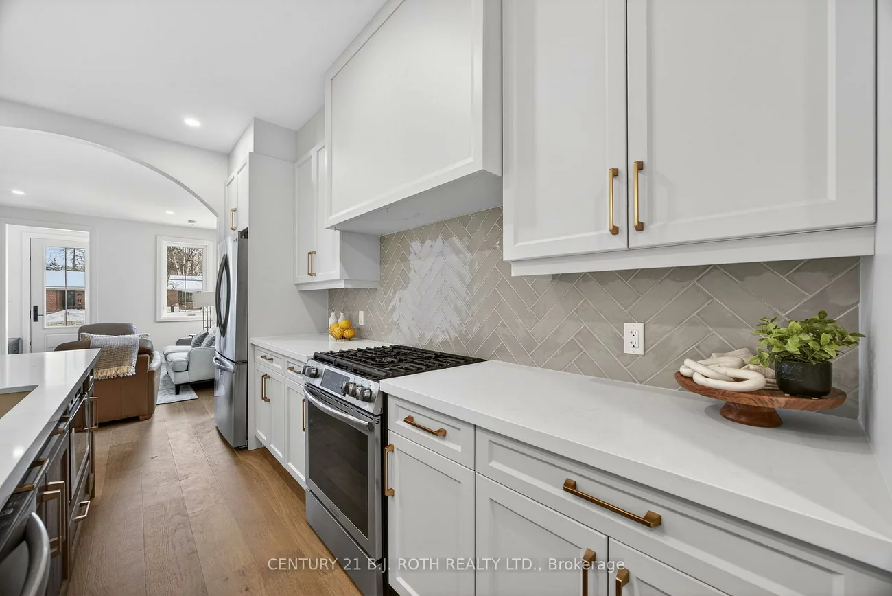 75, Vancouver, Codrington, Barrie