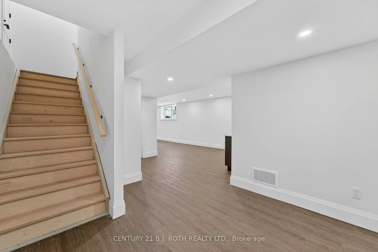 75, Vancouver, Codrington, Barrie