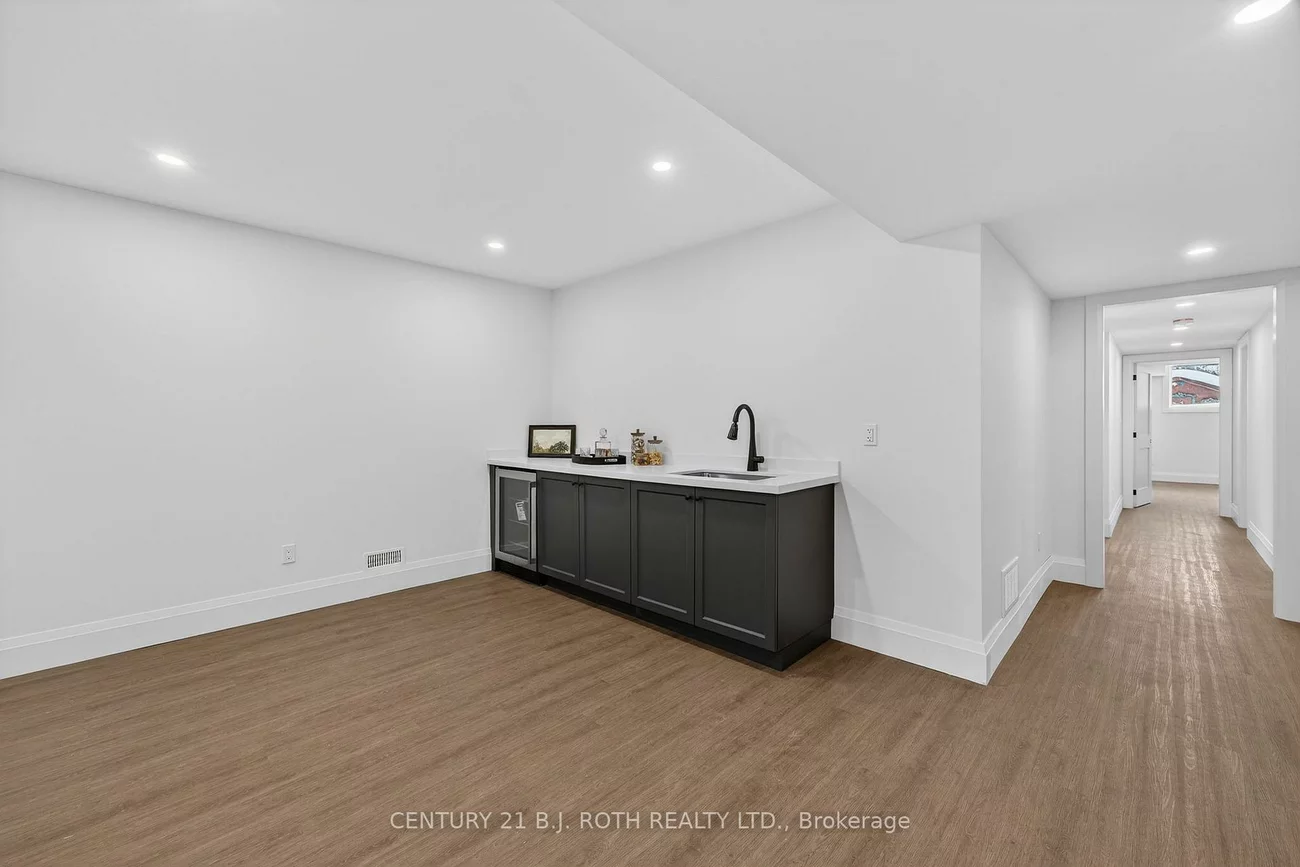 75, Vancouver, Codrington, Barrie