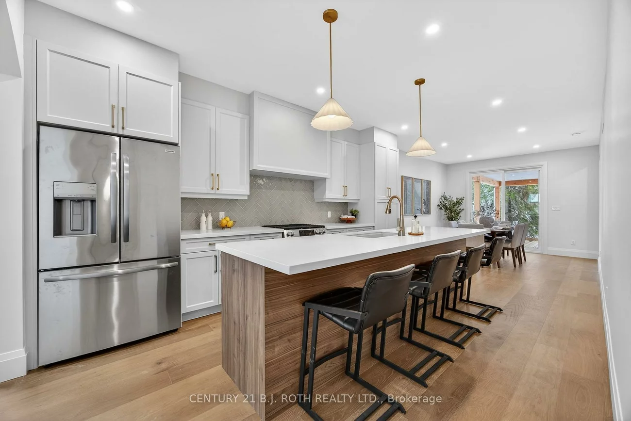 75, Vancouver, Codrington, Barrie