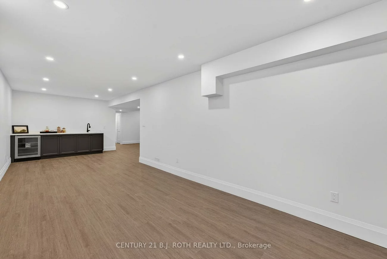 75, Vancouver, Codrington, Barrie