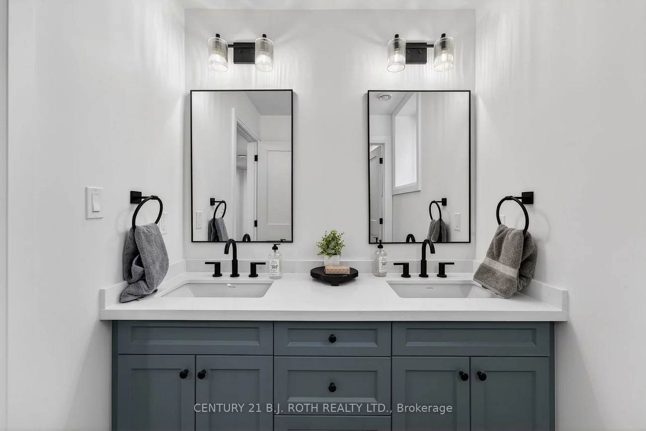 75, Vancouver, Codrington, Barrie