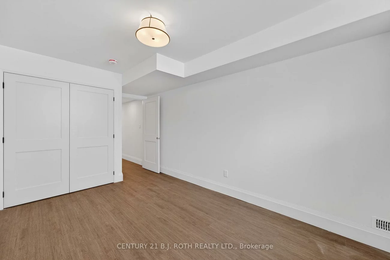 75, Vancouver, Codrington, Barrie