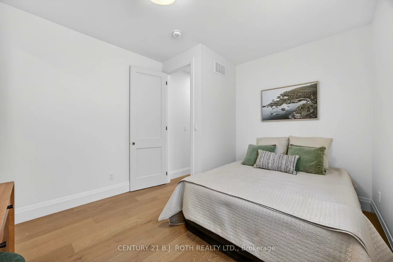 75, Vancouver, Codrington, Barrie