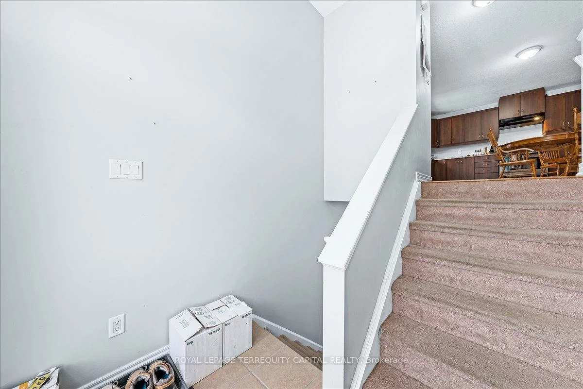 102, Henry, Wellington, Barrie