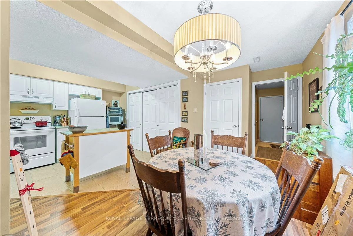 102, Henry, Wellington, Barrie