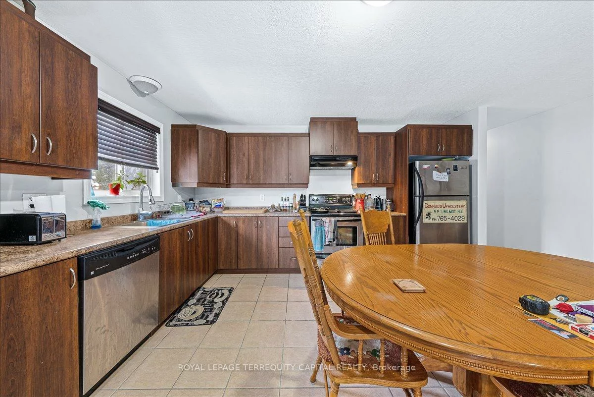 102, Henry, Wellington, Barrie