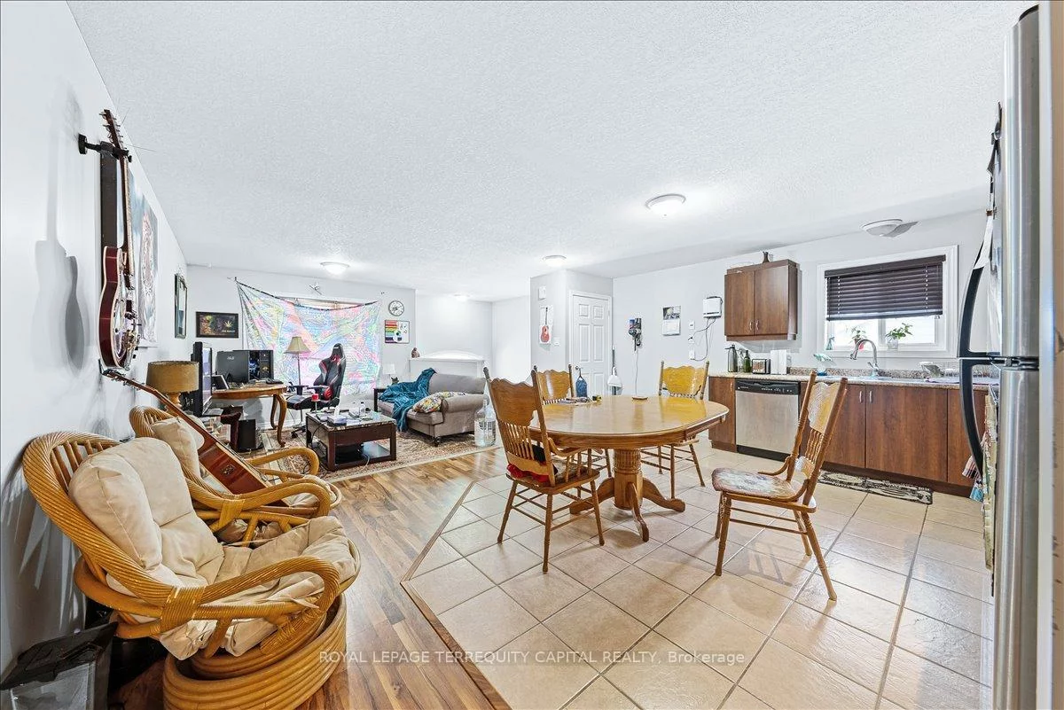 102, Henry, Wellington, Barrie