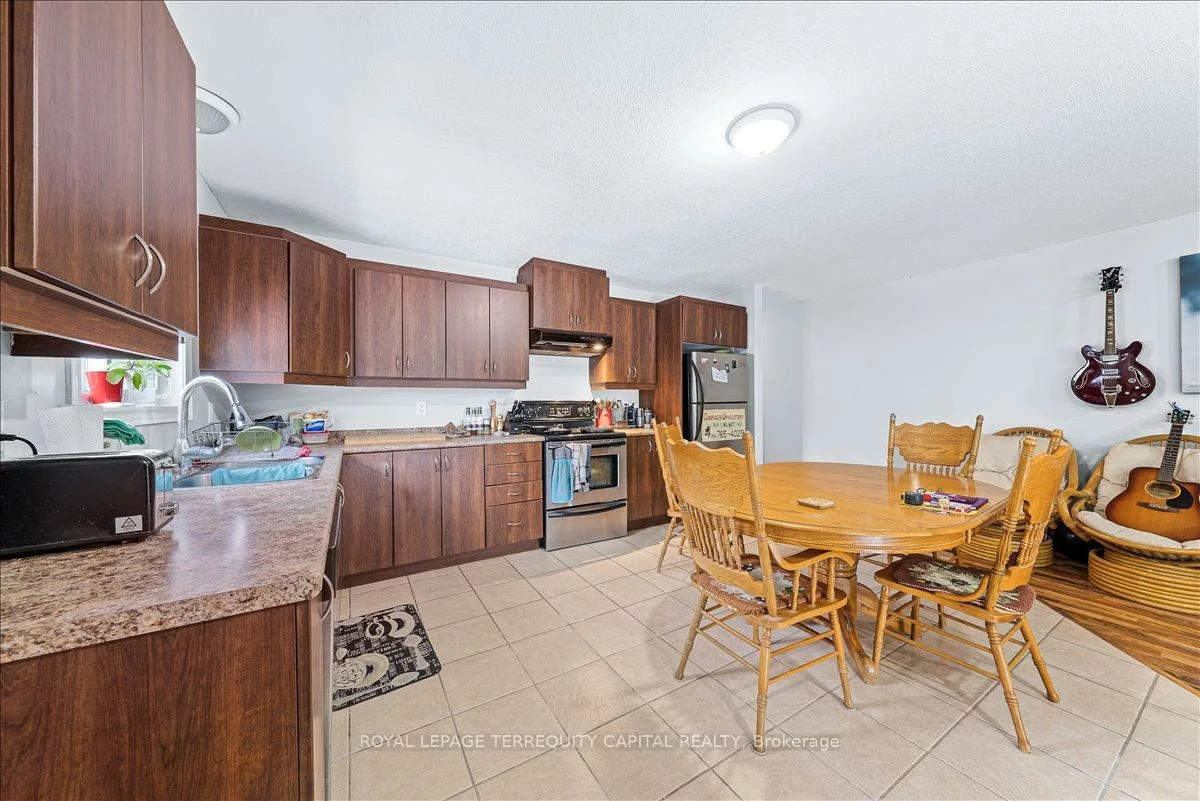 102, Henry, Wellington, Barrie