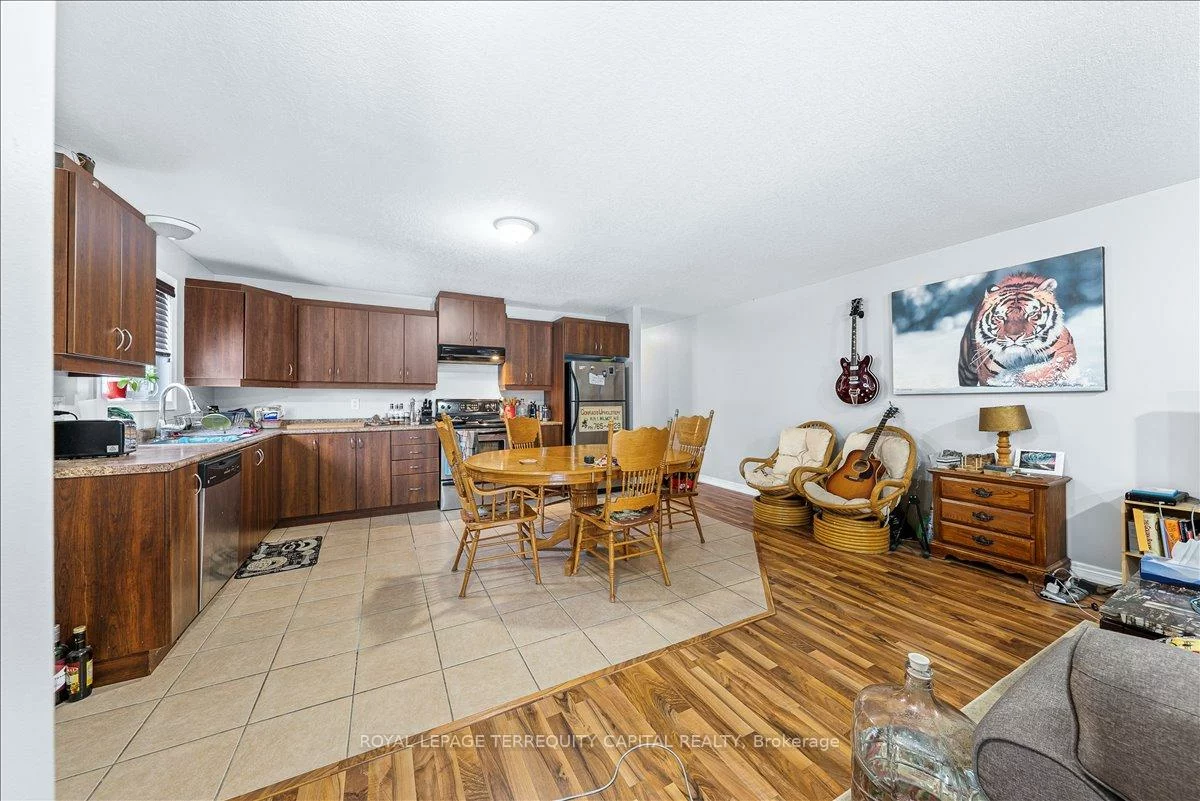 102, Henry, Wellington, Barrie