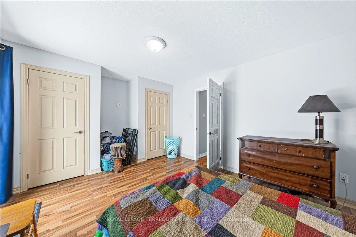 102, Henry, Wellington, Barrie