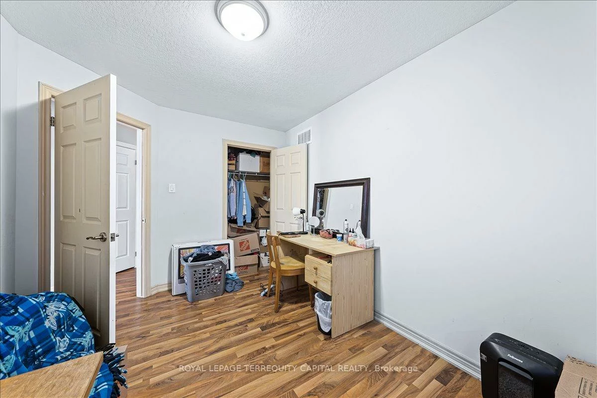 102, Henry, Wellington, Barrie