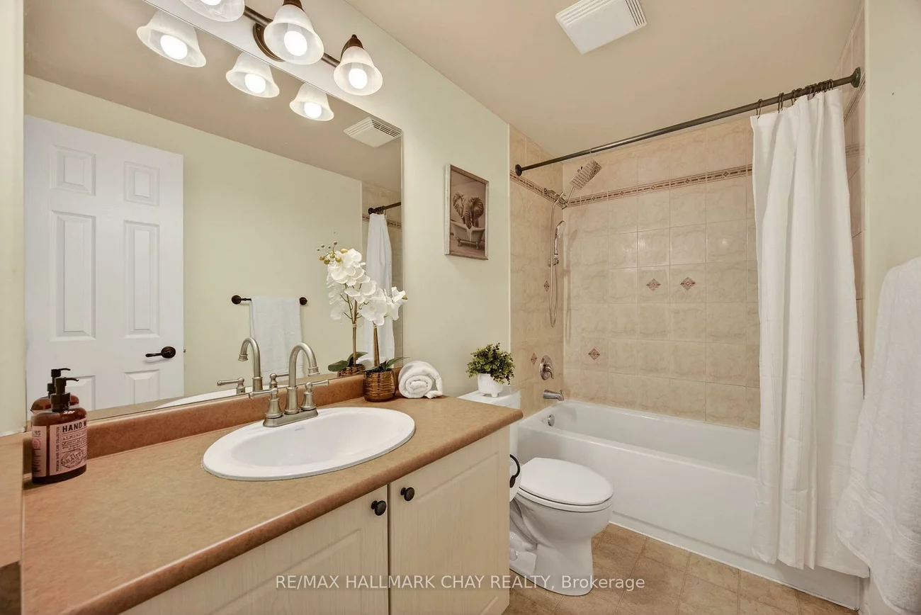 36, Goodwin, Painswick South, Barrie