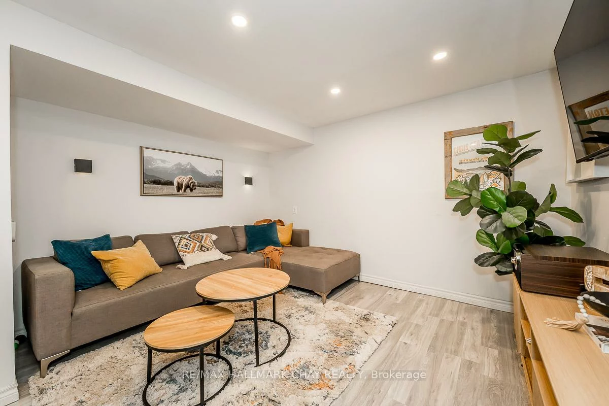 29, Shaw, Letitia Heights, Barrie