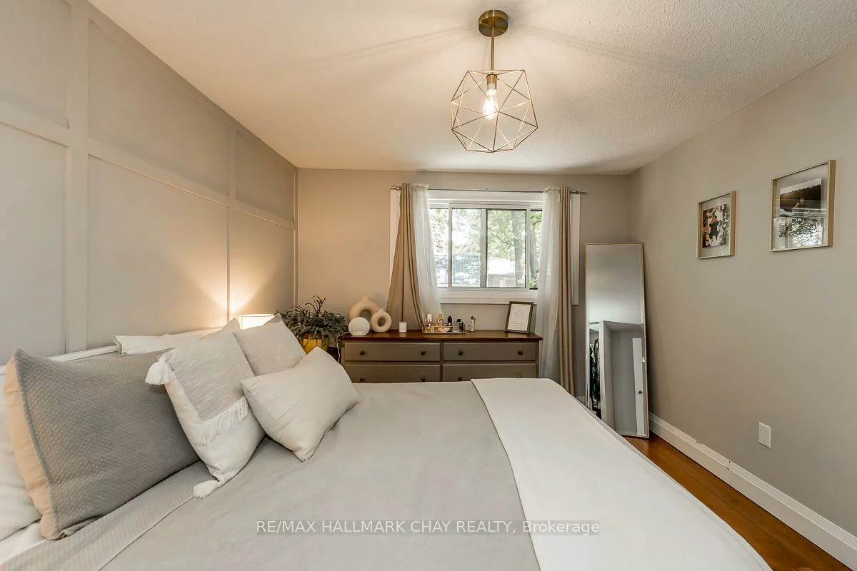 29, Shaw, Letitia Heights, Barrie