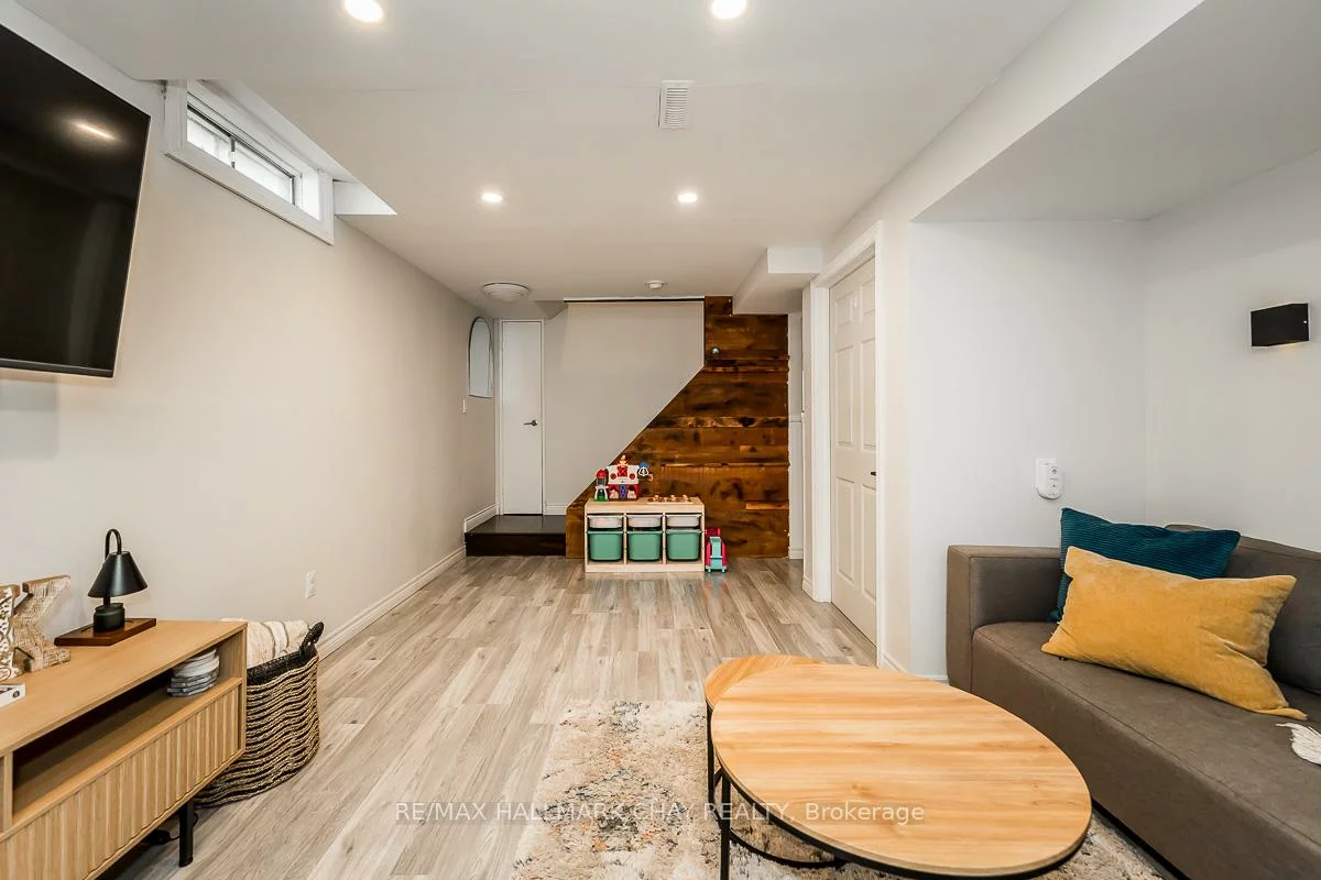 29, Shaw, Letitia Heights, Barrie