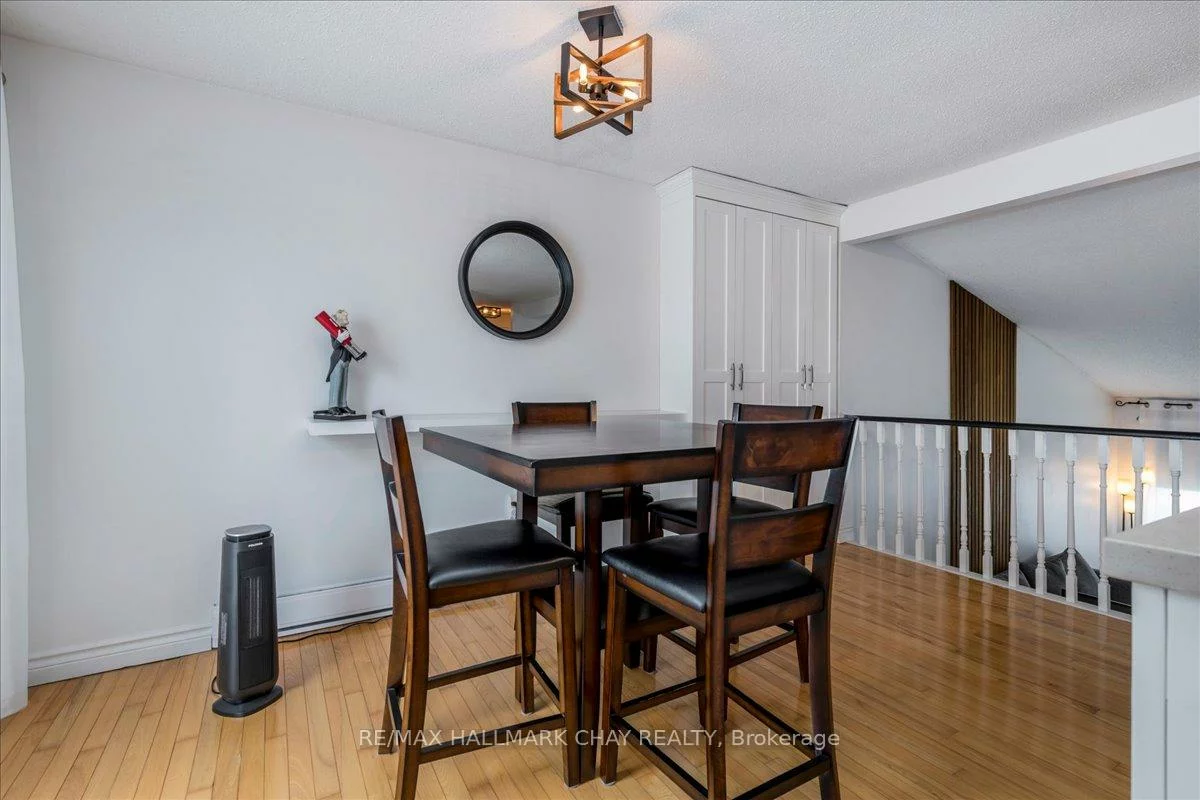 207, Burns, Northwest, Barrie