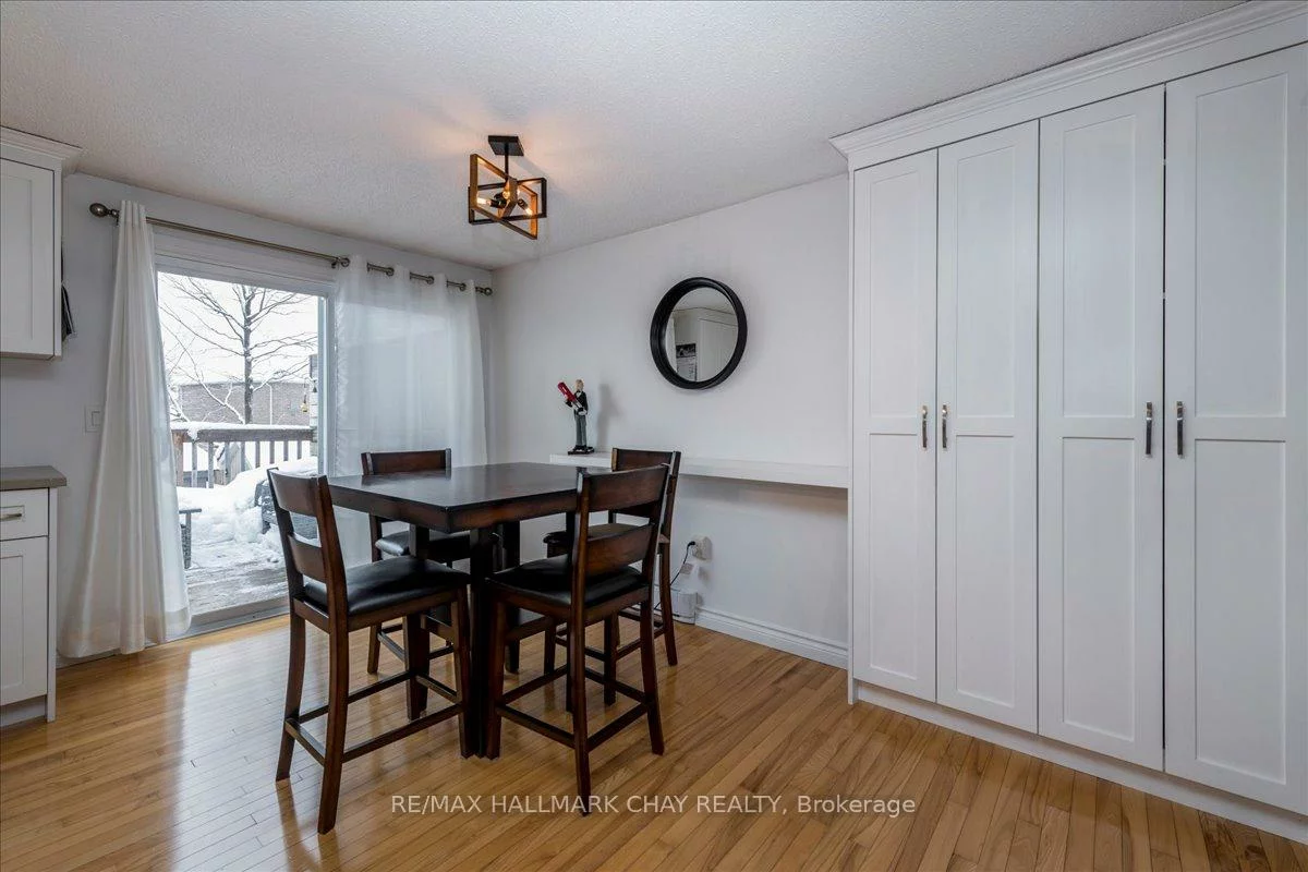 207, Burns, Northwest, Barrie