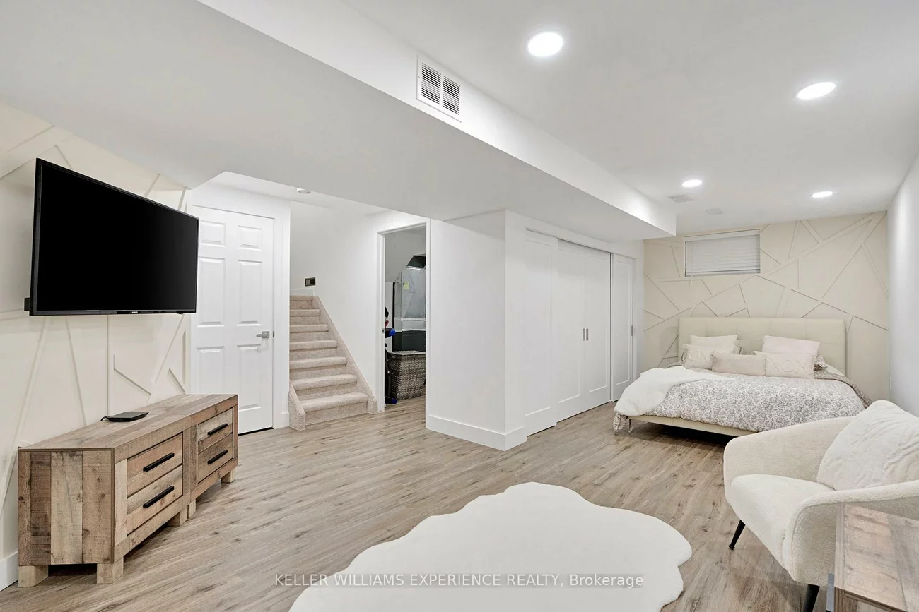 91, Butternut, Holly, Barrie