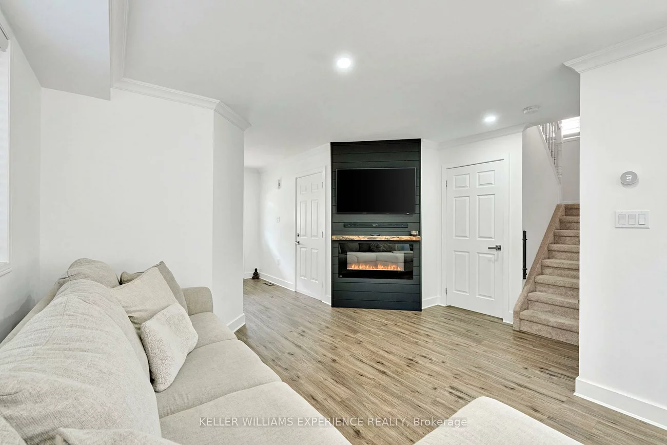 91, Butternut, Holly, Barrie