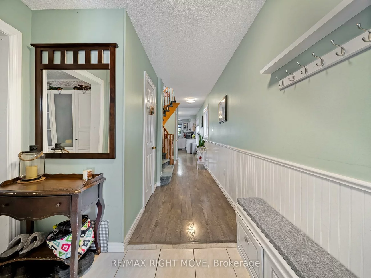 42, Sundew, Holly, Barrie