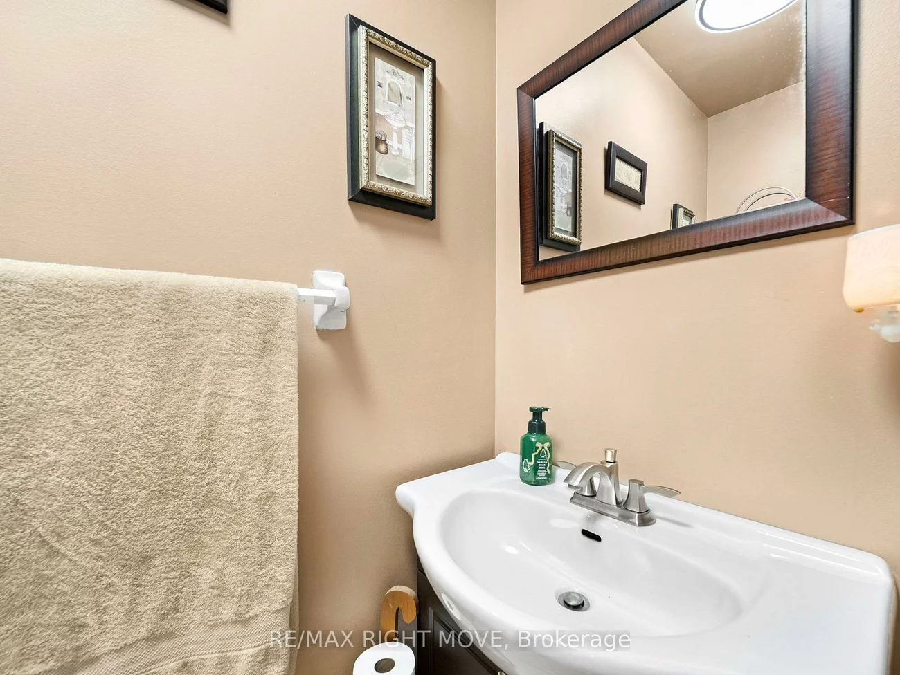 42, Sundew, Holly, Barrie