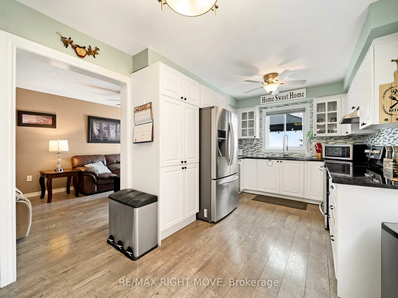 42, Sundew, Holly, Barrie