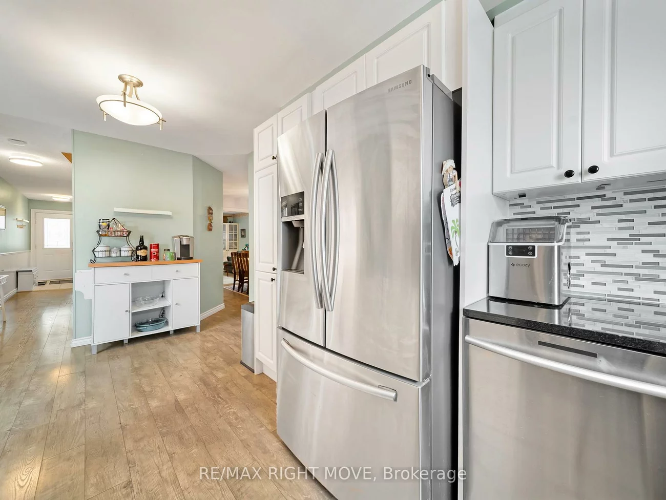 42, Sundew, Holly, Barrie