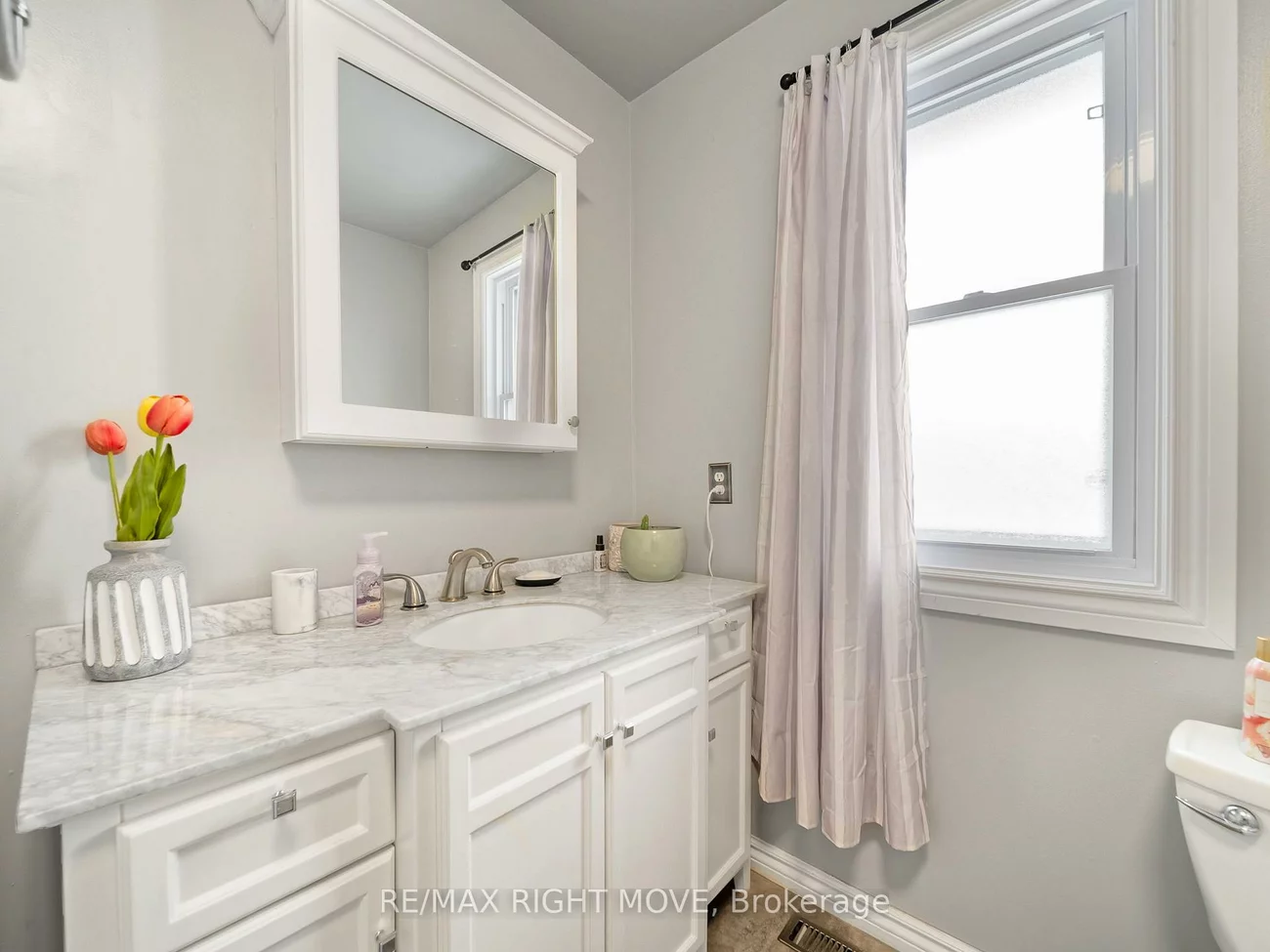 42, Sundew, Holly, Barrie