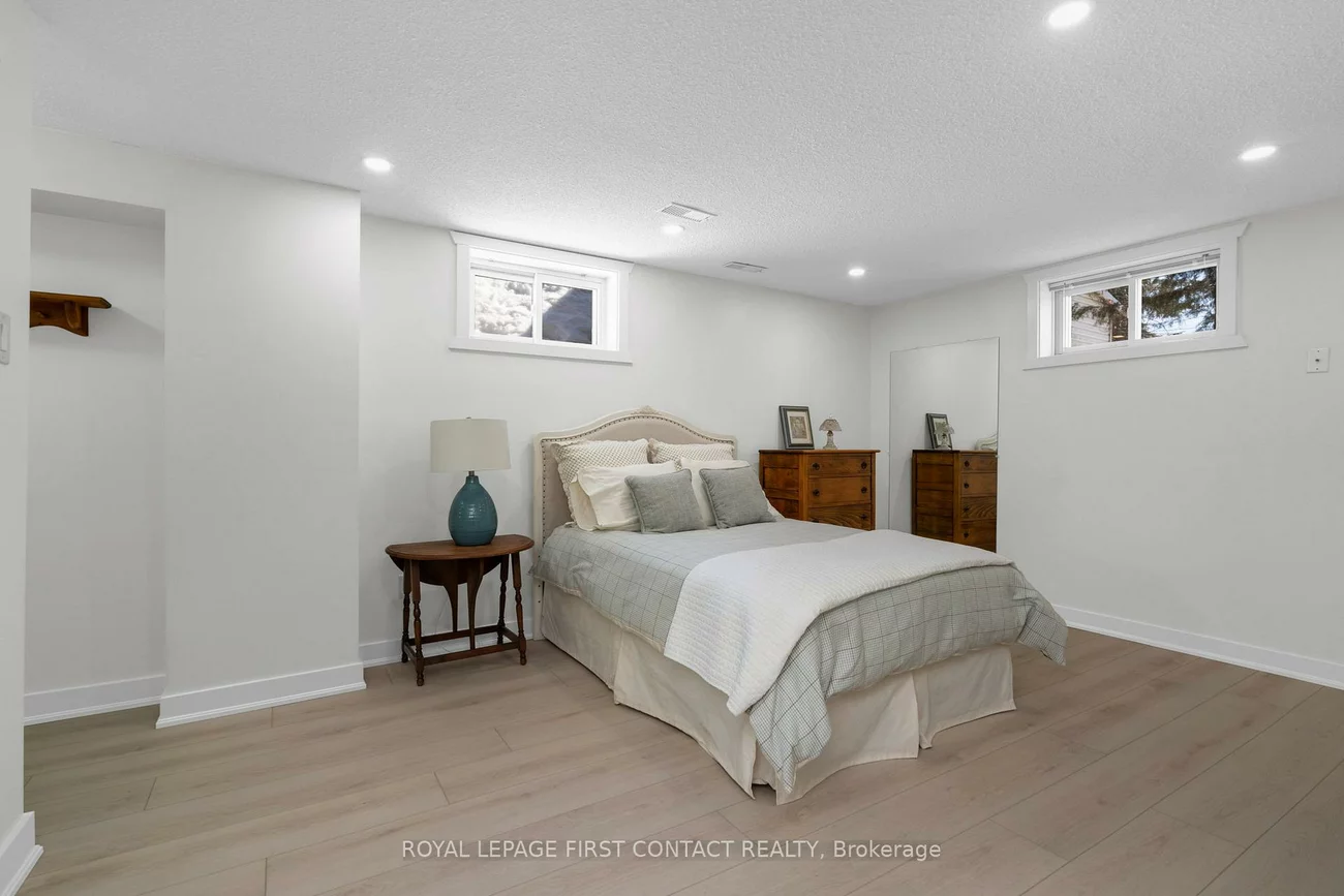 103, Rodney, Codrington, Barrie