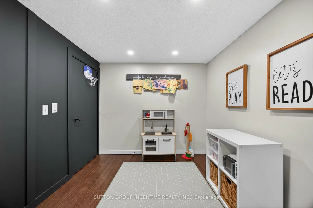 56, Shakespeare, Letitia Heights, Barrie