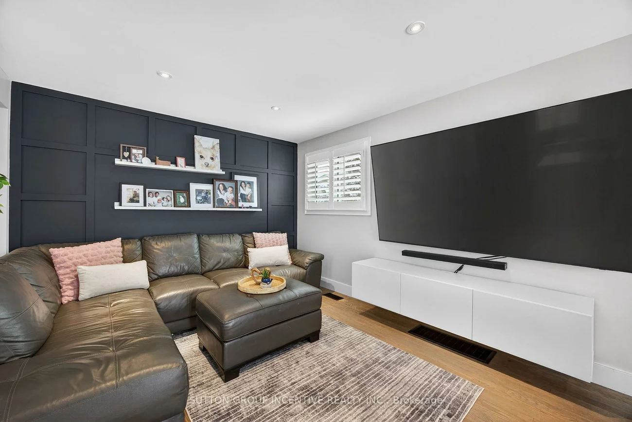 56, Shakespeare, Letitia Heights, Barrie