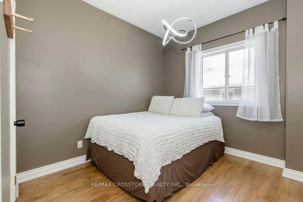 1, Bloxham, Innis-Shore, Barrie