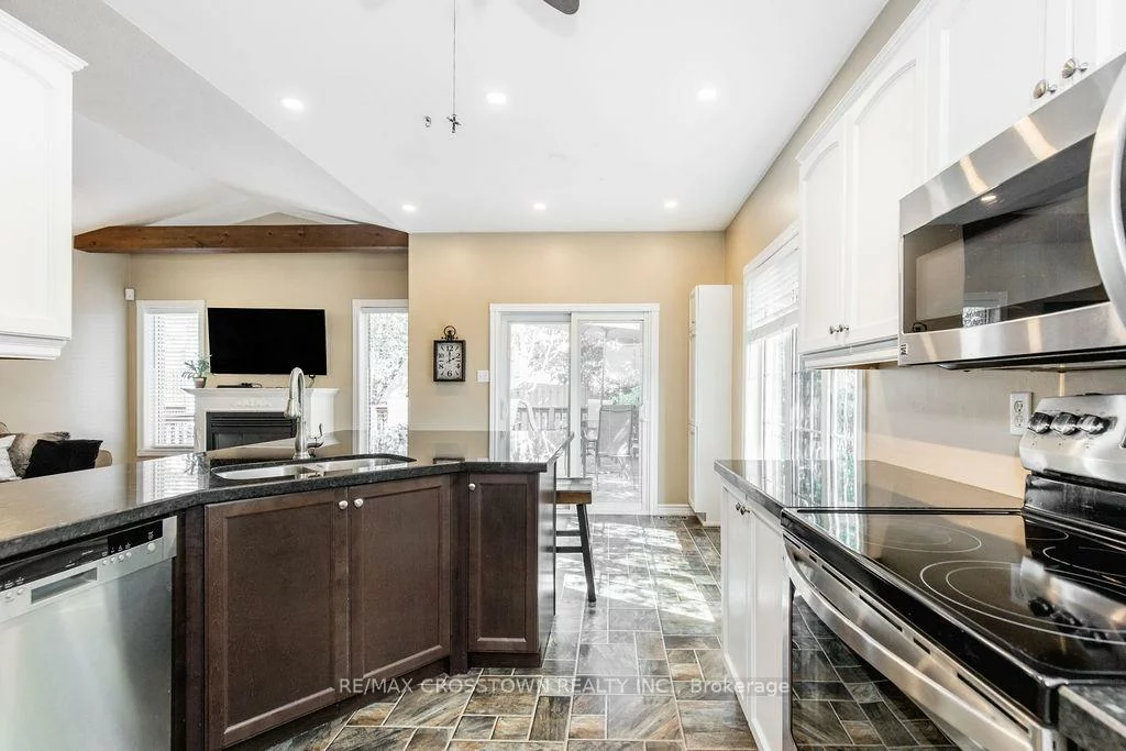 1, Bloxham, Innis-Shore, Barrie