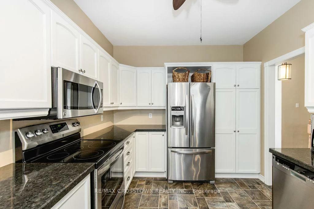 1, Bloxham, Innis-Shore, Barrie