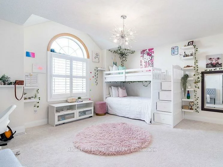 37, Muirfield, Holly, Barrie