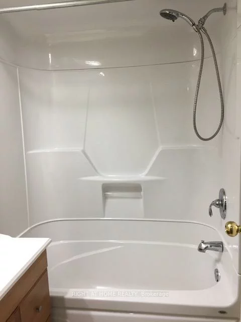 23, Carlton, Cundles East, Barrie