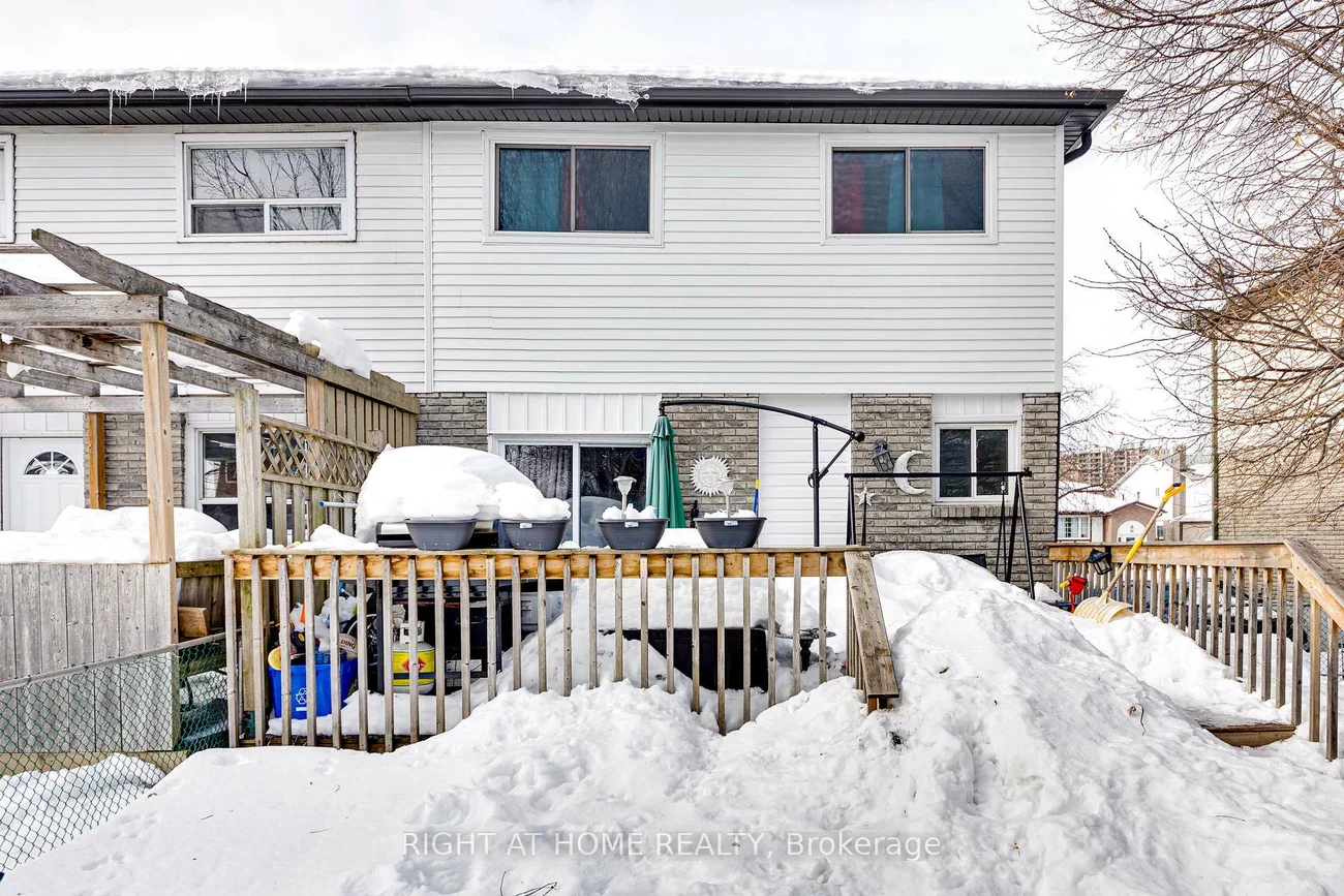 23, Carlton, Cundles East, Barrie