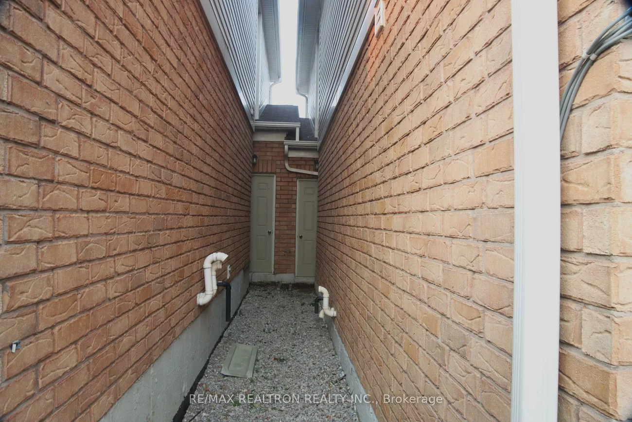 70, Commonwealth, Innis-Shore, Barrie