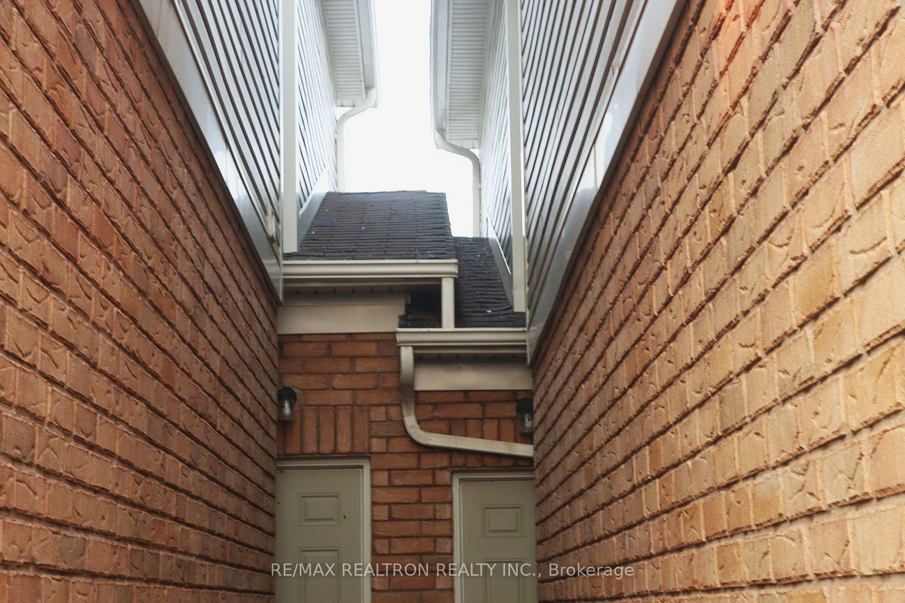 70, Commonwealth, Innis-Shore, Barrie