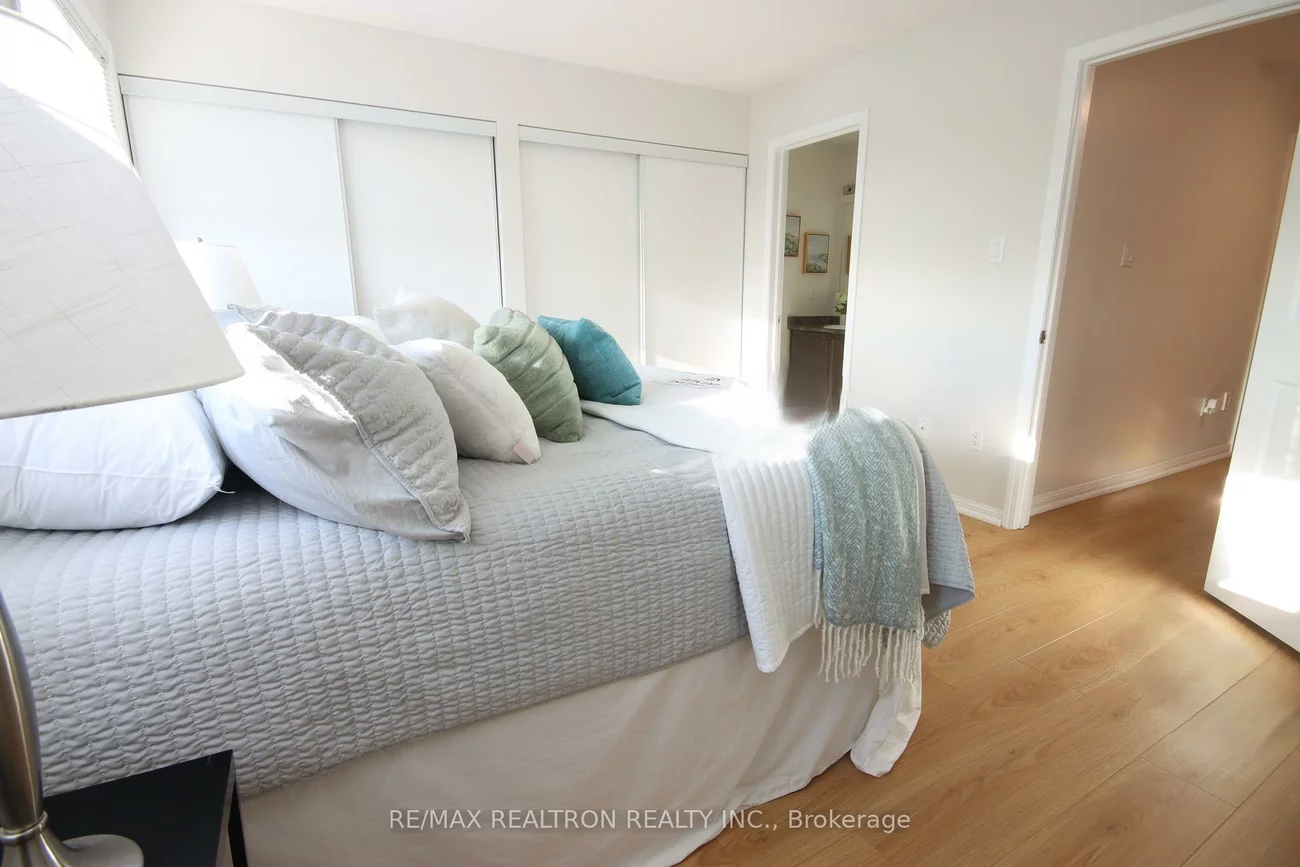 70, Commonwealth, Innis-Shore, Barrie