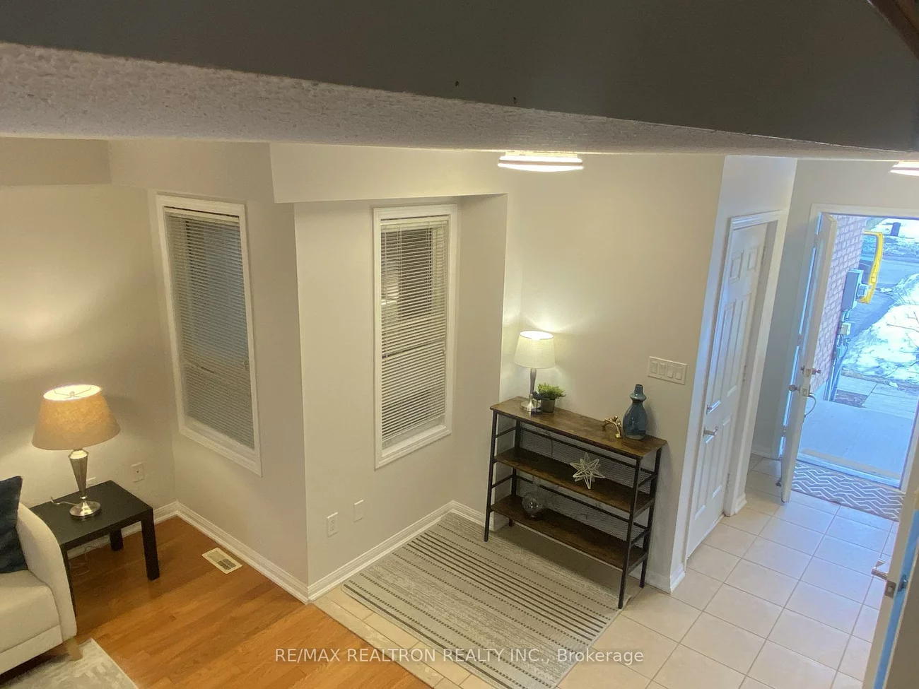 70, Commonwealth, Innis-Shore, Barrie