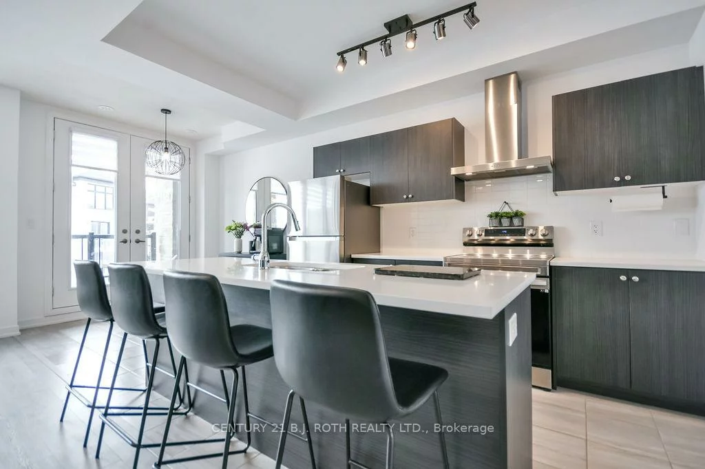 104, Blue Forest, Innis-Shore, Barrie