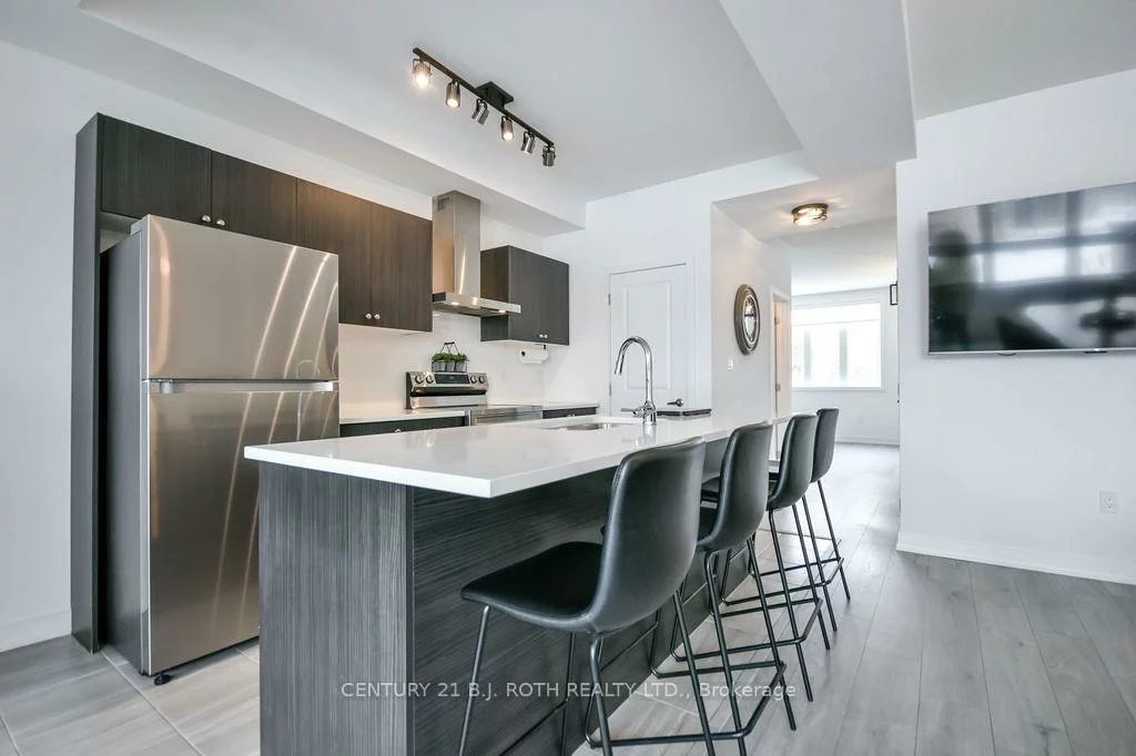 104, Blue Forest, Innis-Shore, Barrie