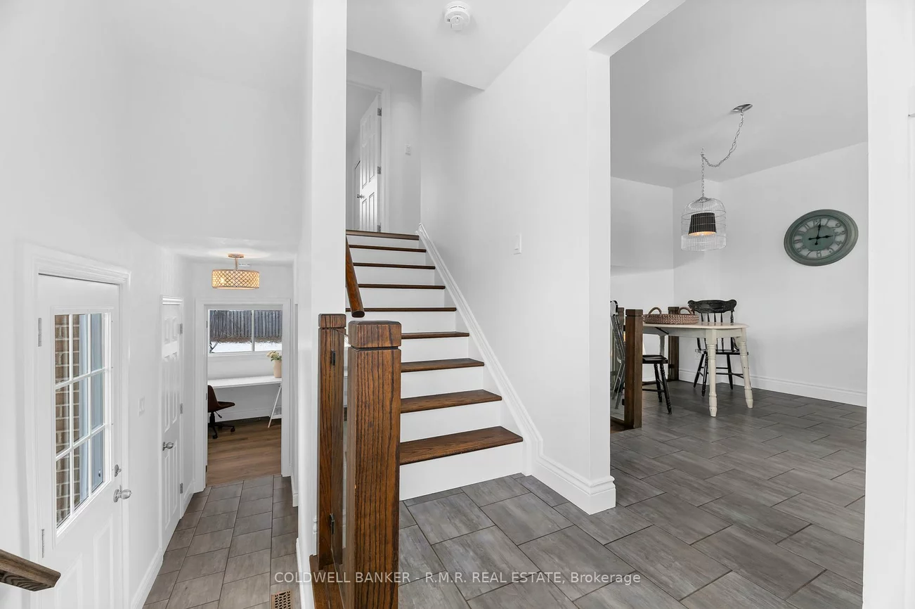 8, Charlbrook, Cundles East, Barrie