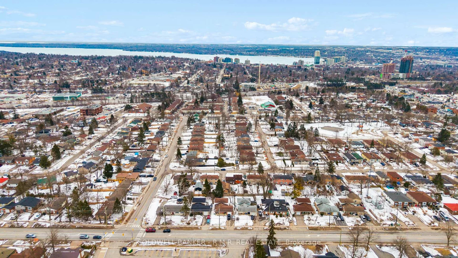 8, Charlbrook, Cundles East, Barrie