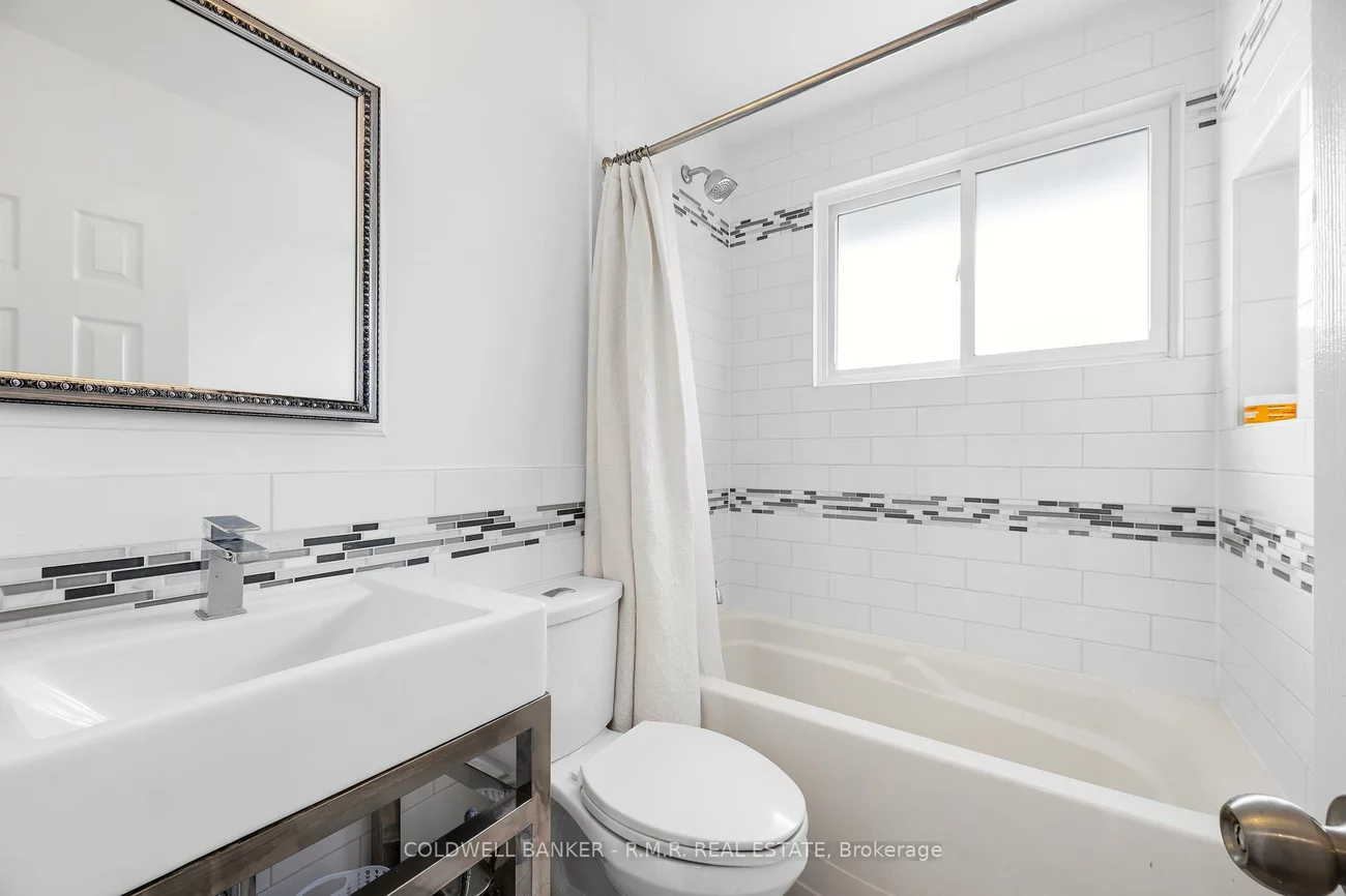 8, Charlbrook, Cundles East, Barrie