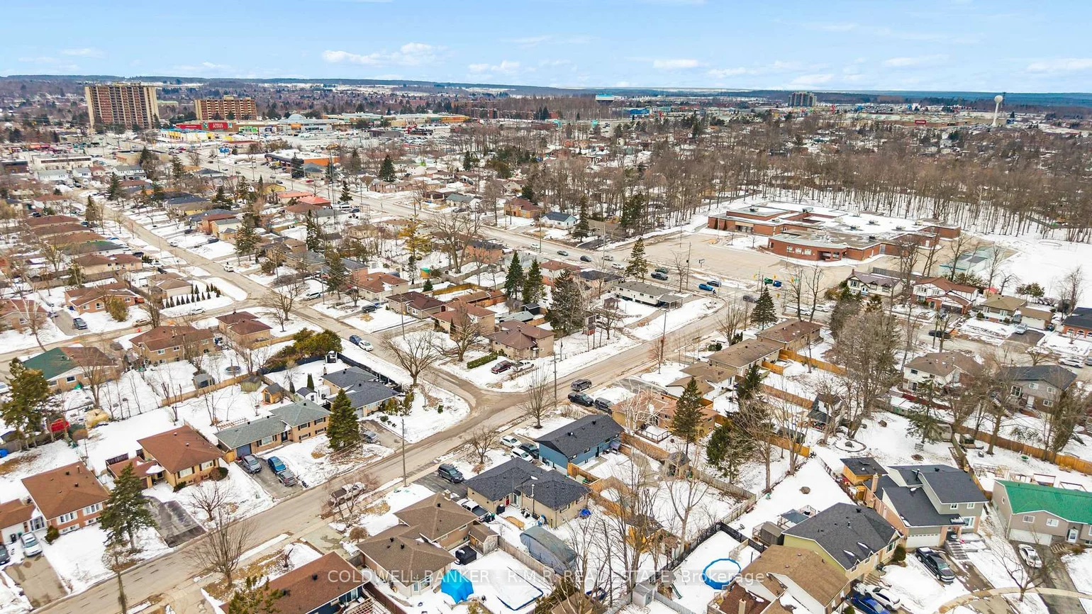 8, Charlbrook, Cundles East, Barrie